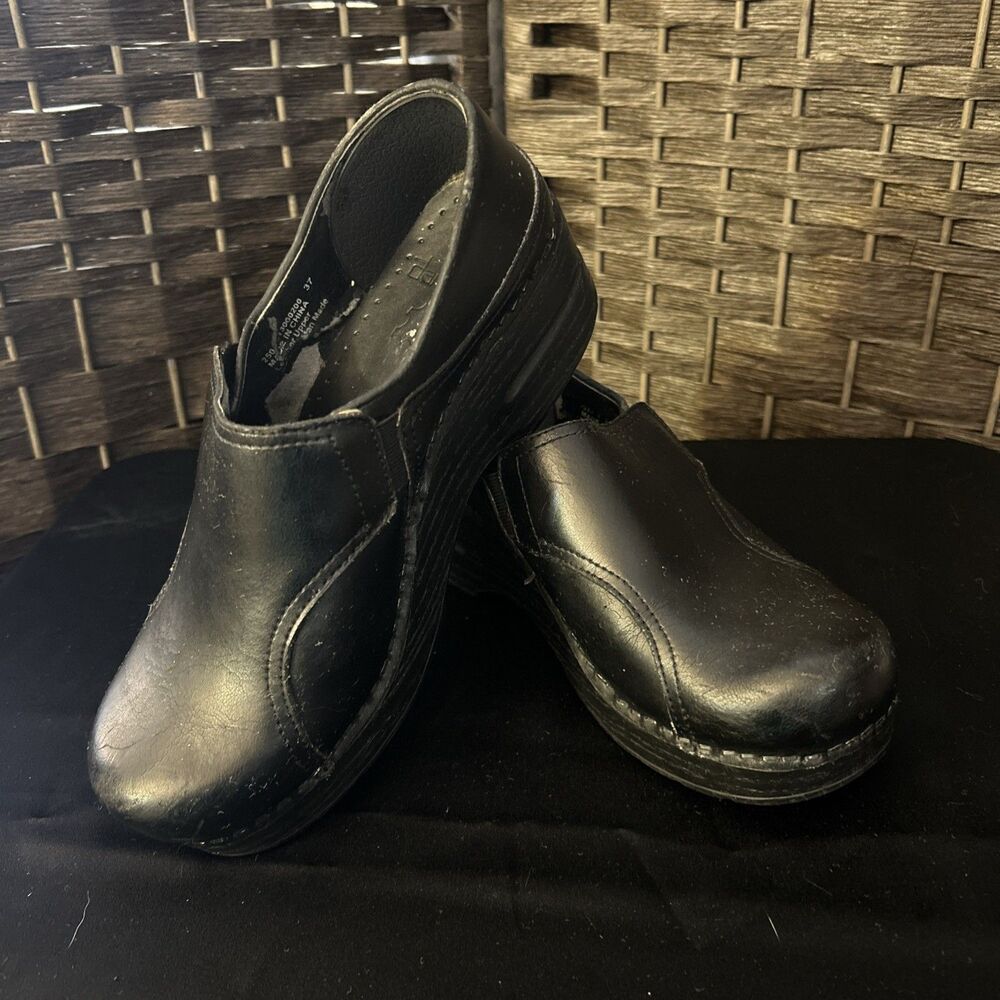 Dansko Professional Clog Shoe for Women, Size EU 37/US 6.5- Black